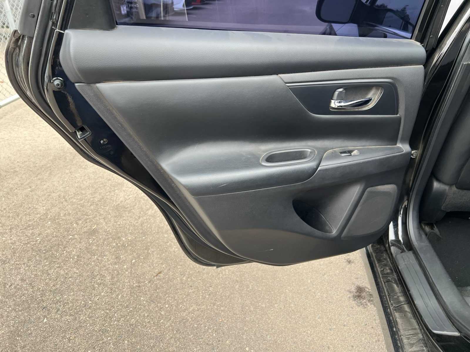 Thumbnail: 2017 Nissan Altima - 19