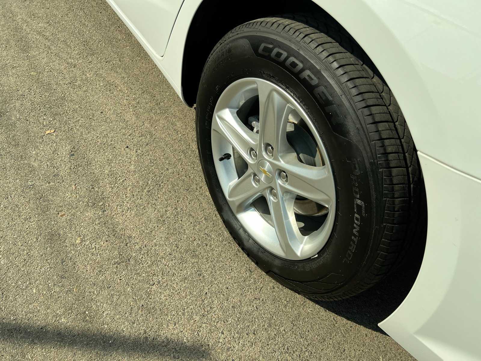 Thumbnail: 2022 Chevrolet Malibu - 17