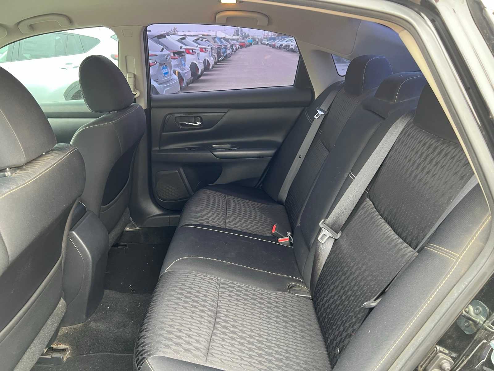 Thumbnail: 2017 Nissan Altima - 18