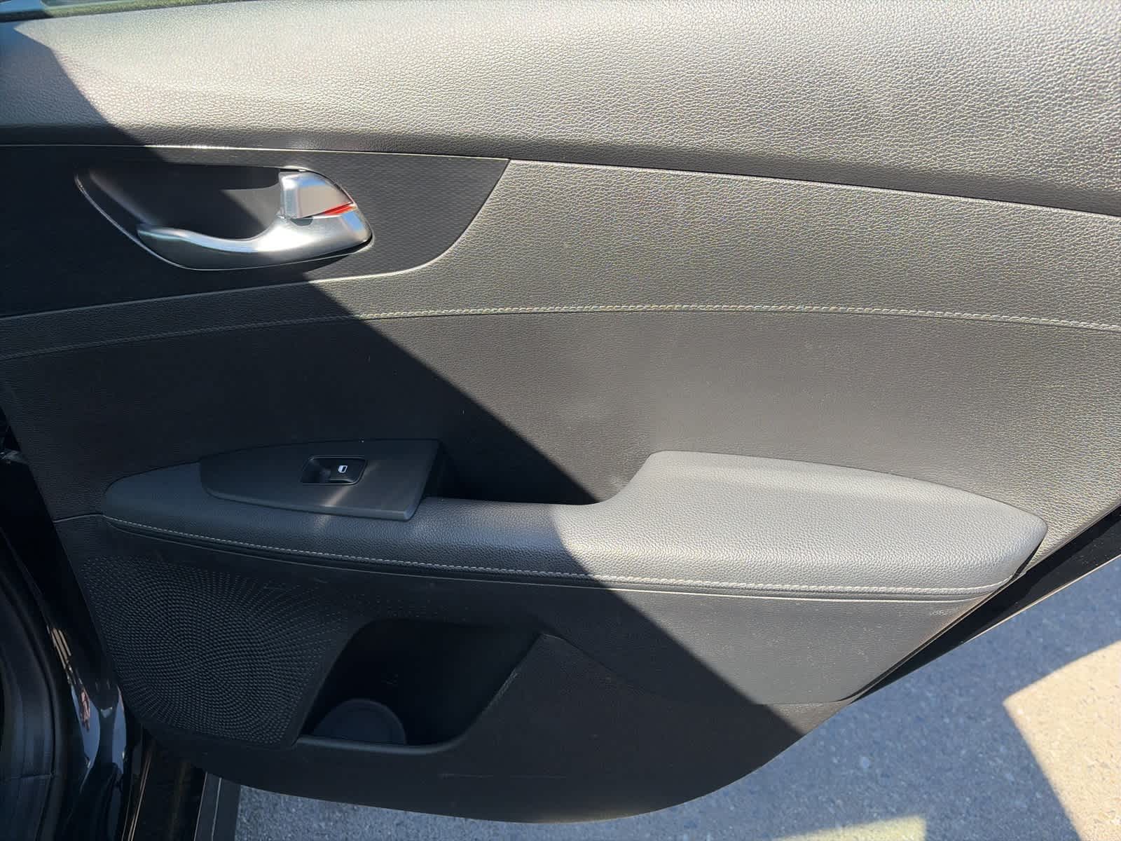 Thumbnail: 2022 Kia Forte - 9