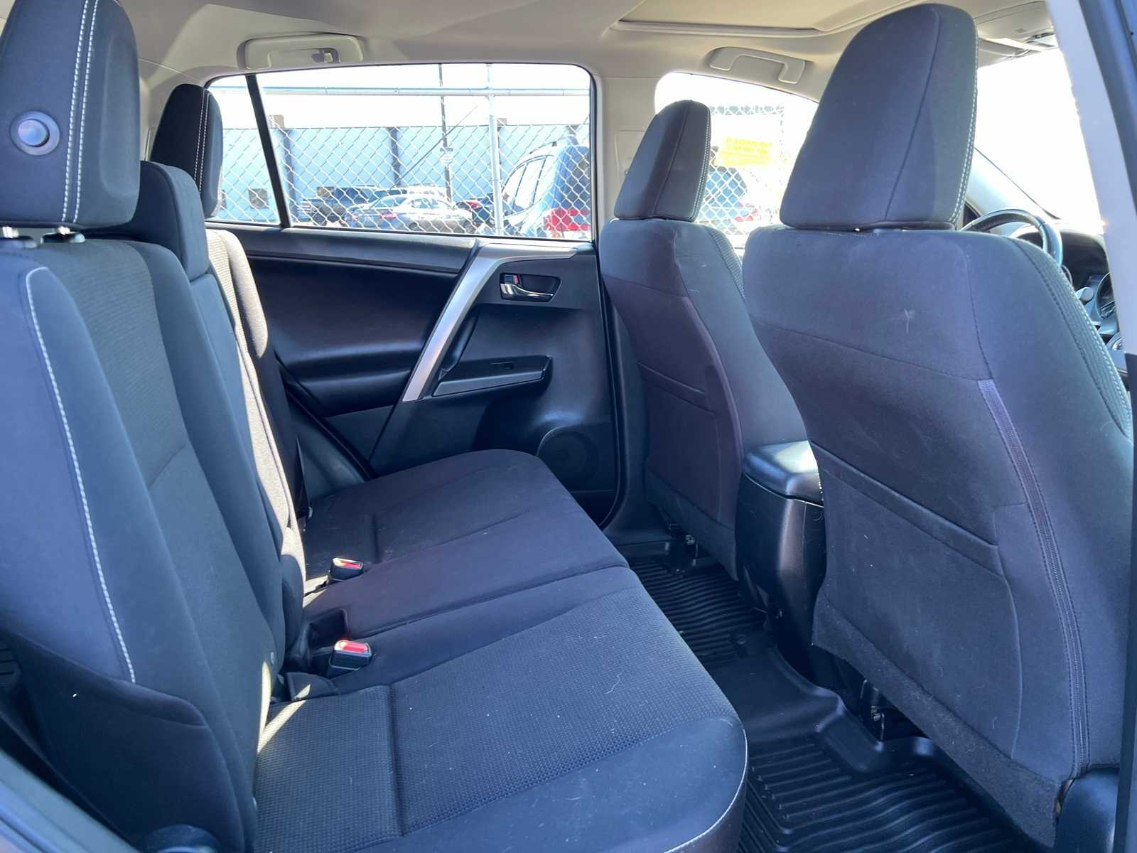 Thumbnail: 2018 Toyota RAV4 - 23