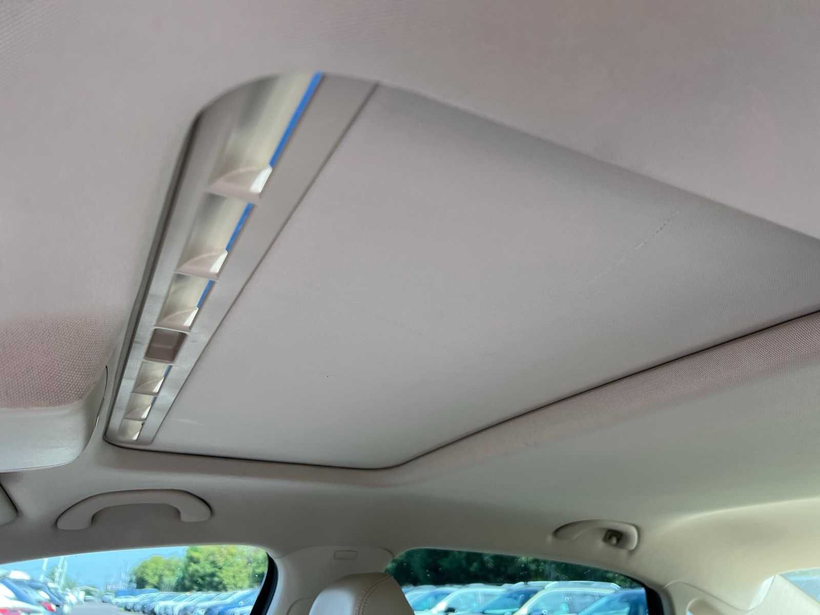Thumbnail: 2013 Volkswagen Passat - 34