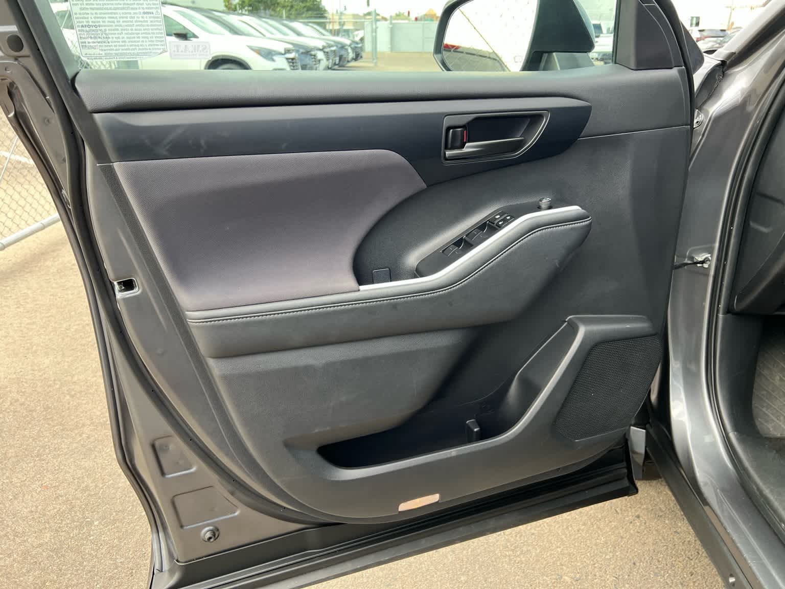 Thumbnail: 2023 Toyota Highlander - 15