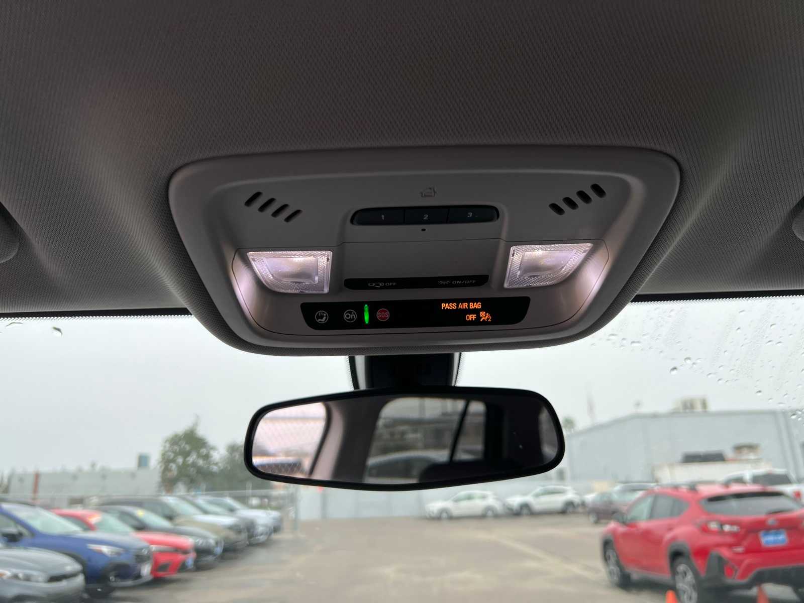 Thumbnail: 2021 Chevrolet Traverse - 32