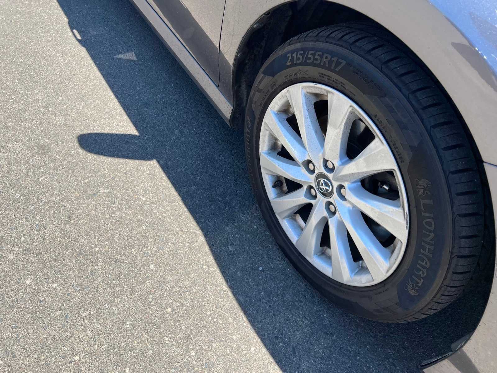 Thumbnail: 2019 Toyota Camry - 23