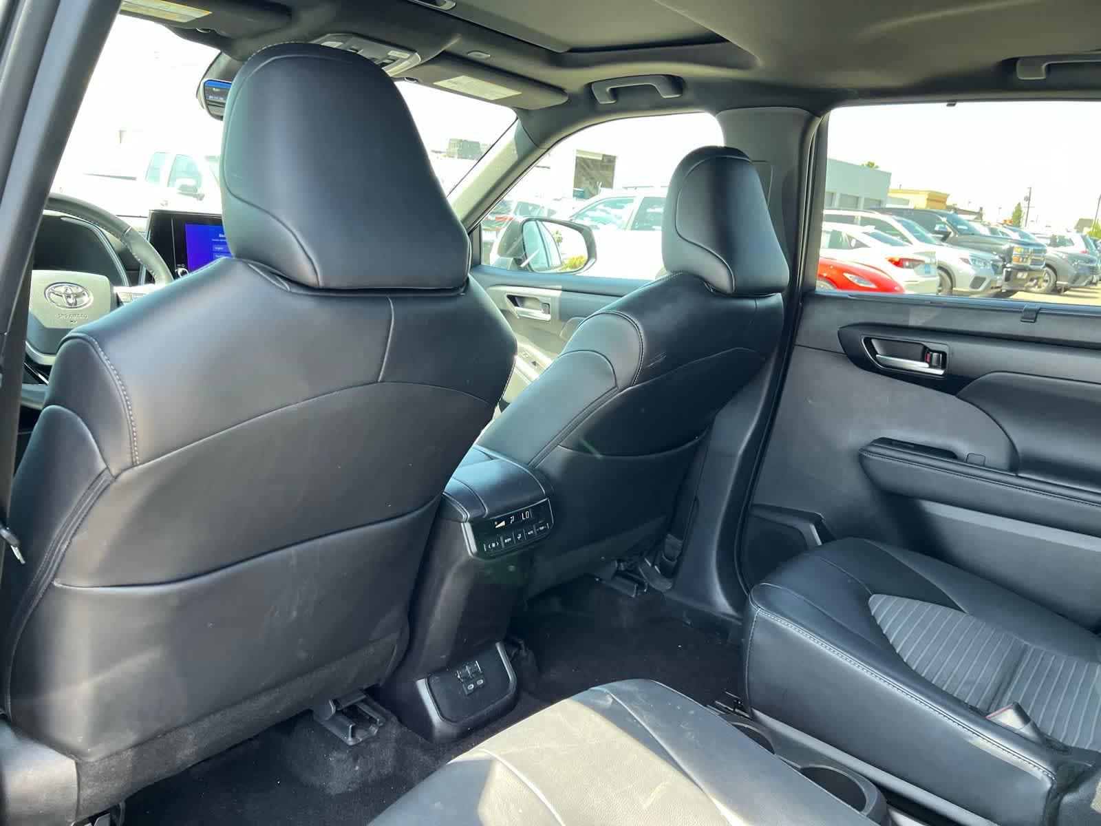 Thumbnail: 2025 Toyota Highlander - 18