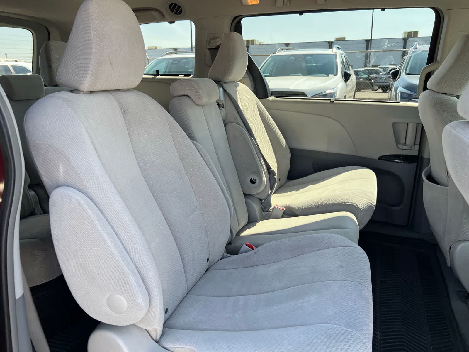 Thumbnail: 2014 Toyota Sienna - 21