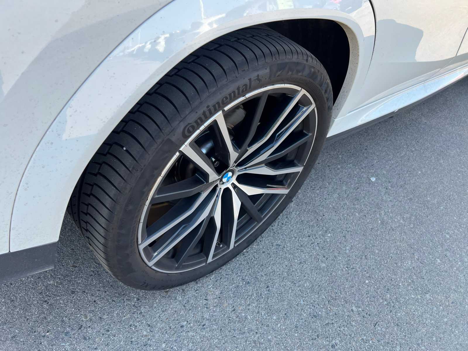 Thumbnail: 2022 BMW X6 - 21