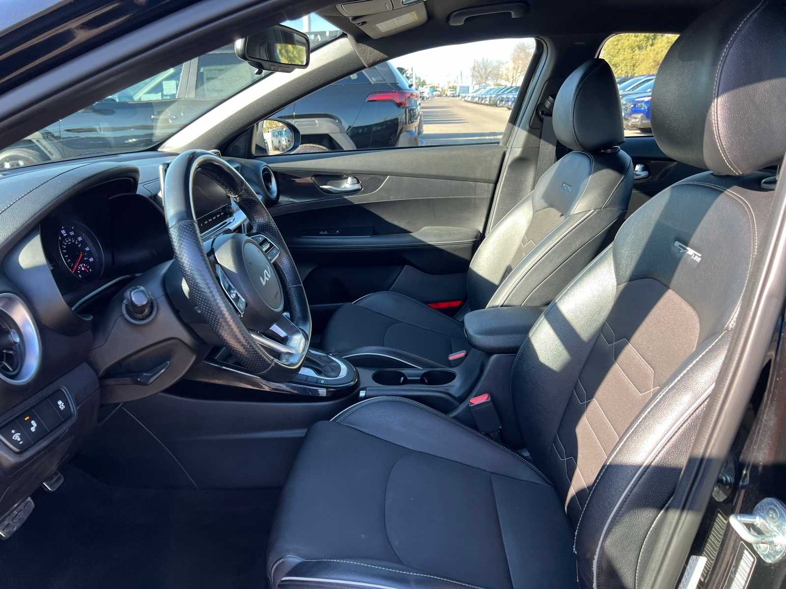 Thumbnail: 2022 Kia Forte - 15