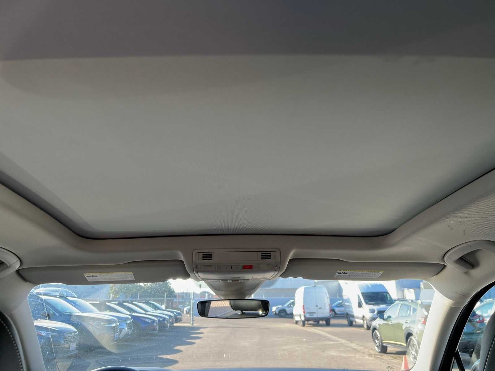 Thumbnail: 2023 Volkswagen Tiguan - 30