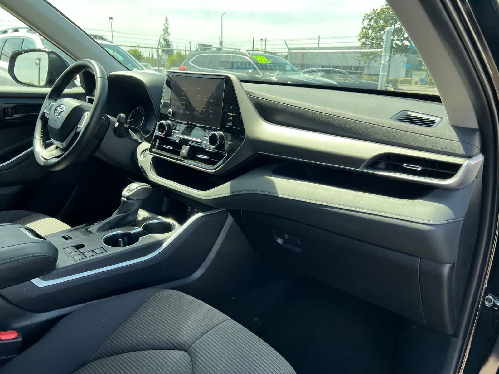 Thumbnail: 2025 Toyota Highlander - 26