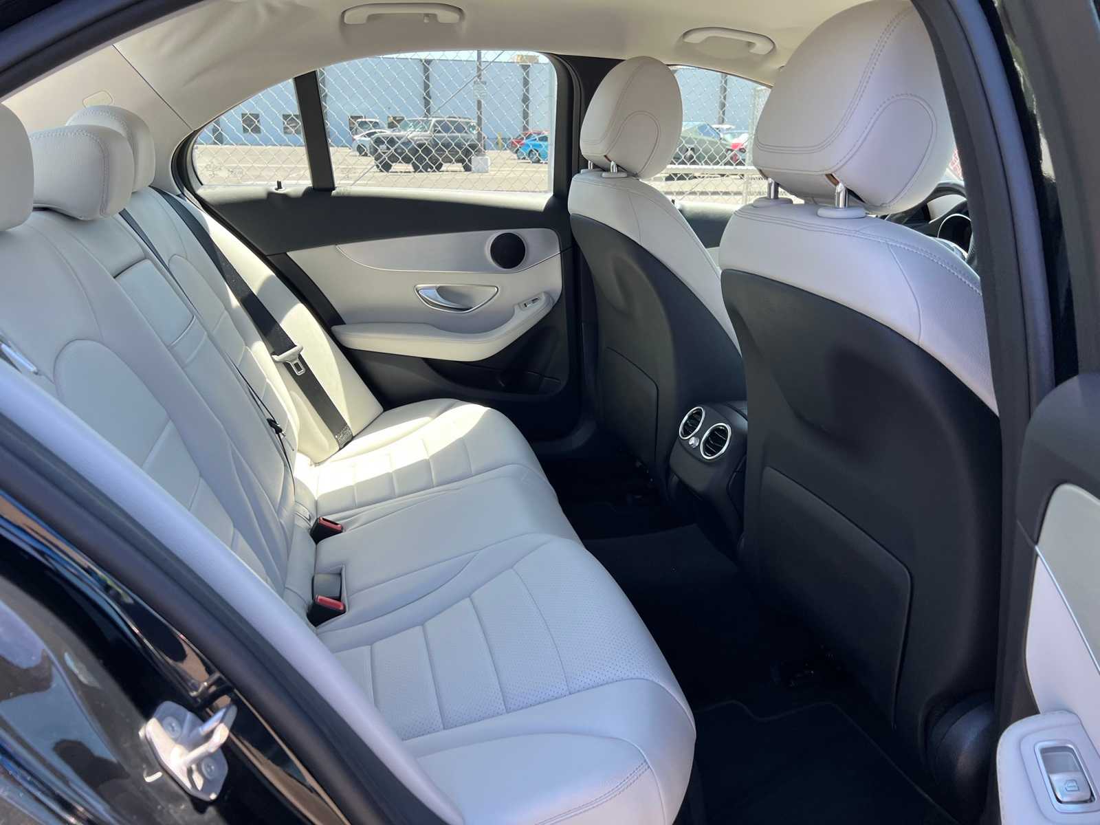 Thumbnail: 2016 Mercedes-Benz C-Class - 21