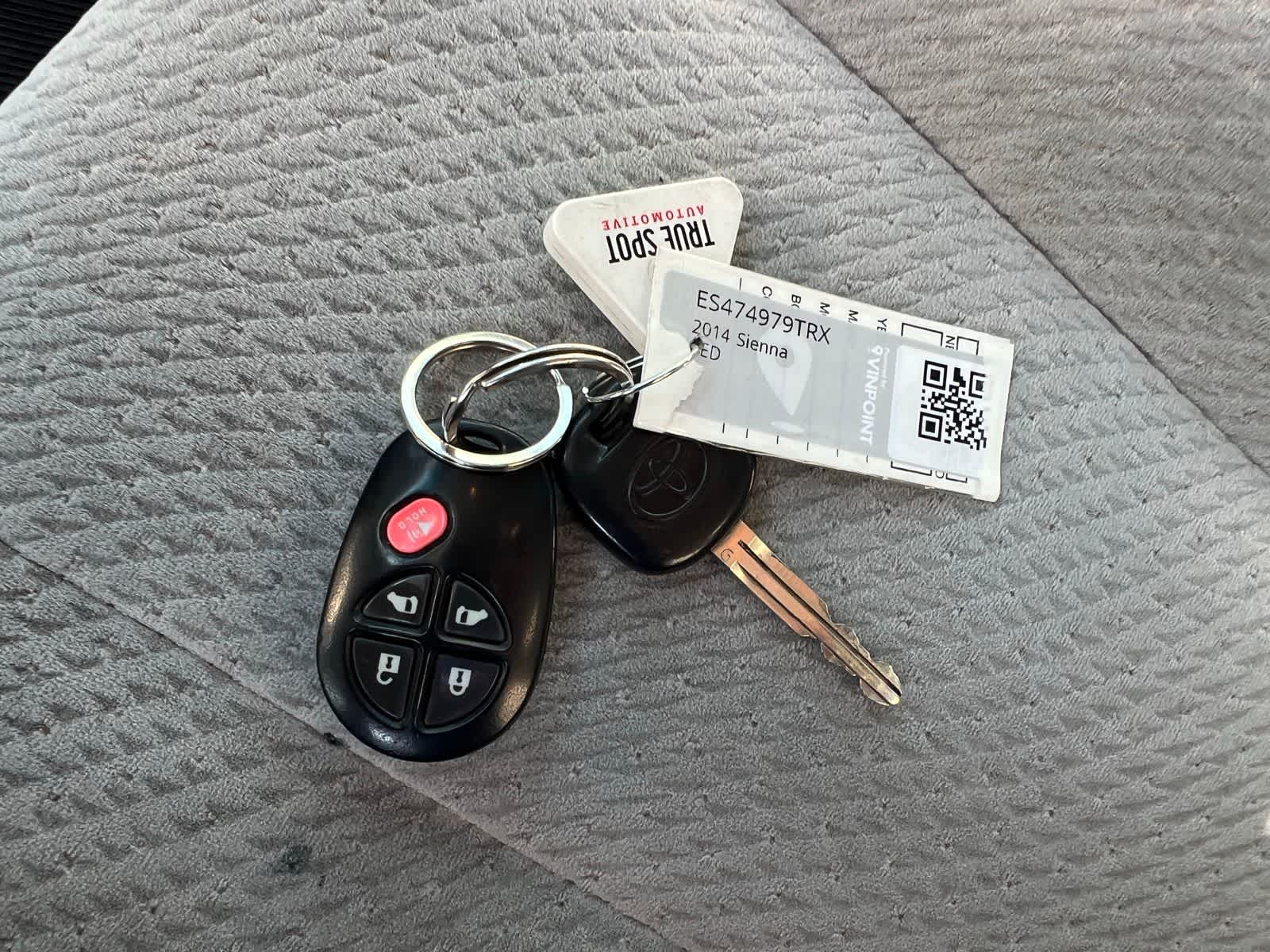 Thumbnail: 2014 Toyota Sienna - 35