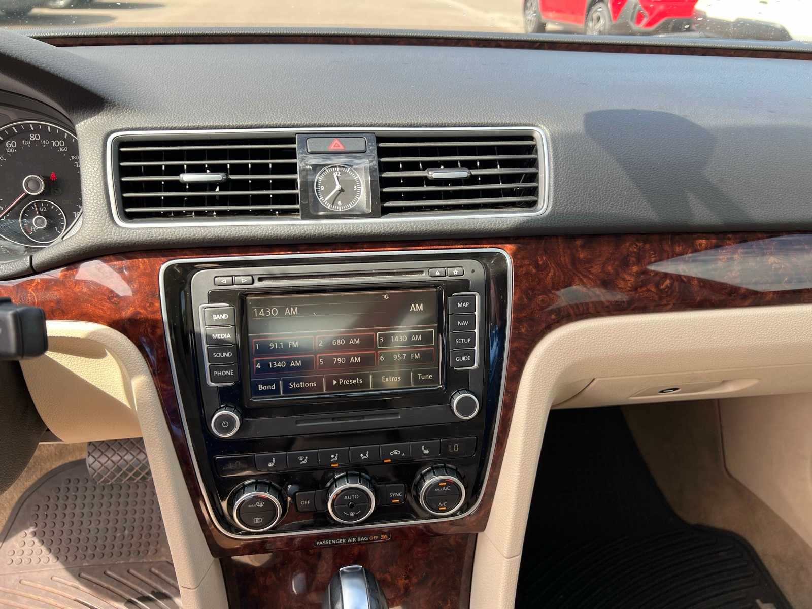 Thumbnail: 2013 Volkswagen Passat - 31