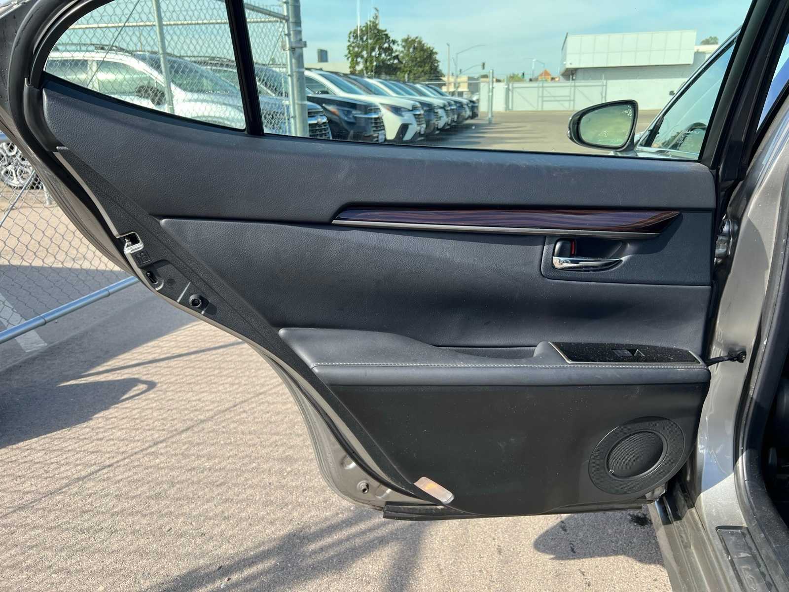 Thumbnail: 2016 Lexus ES - 19