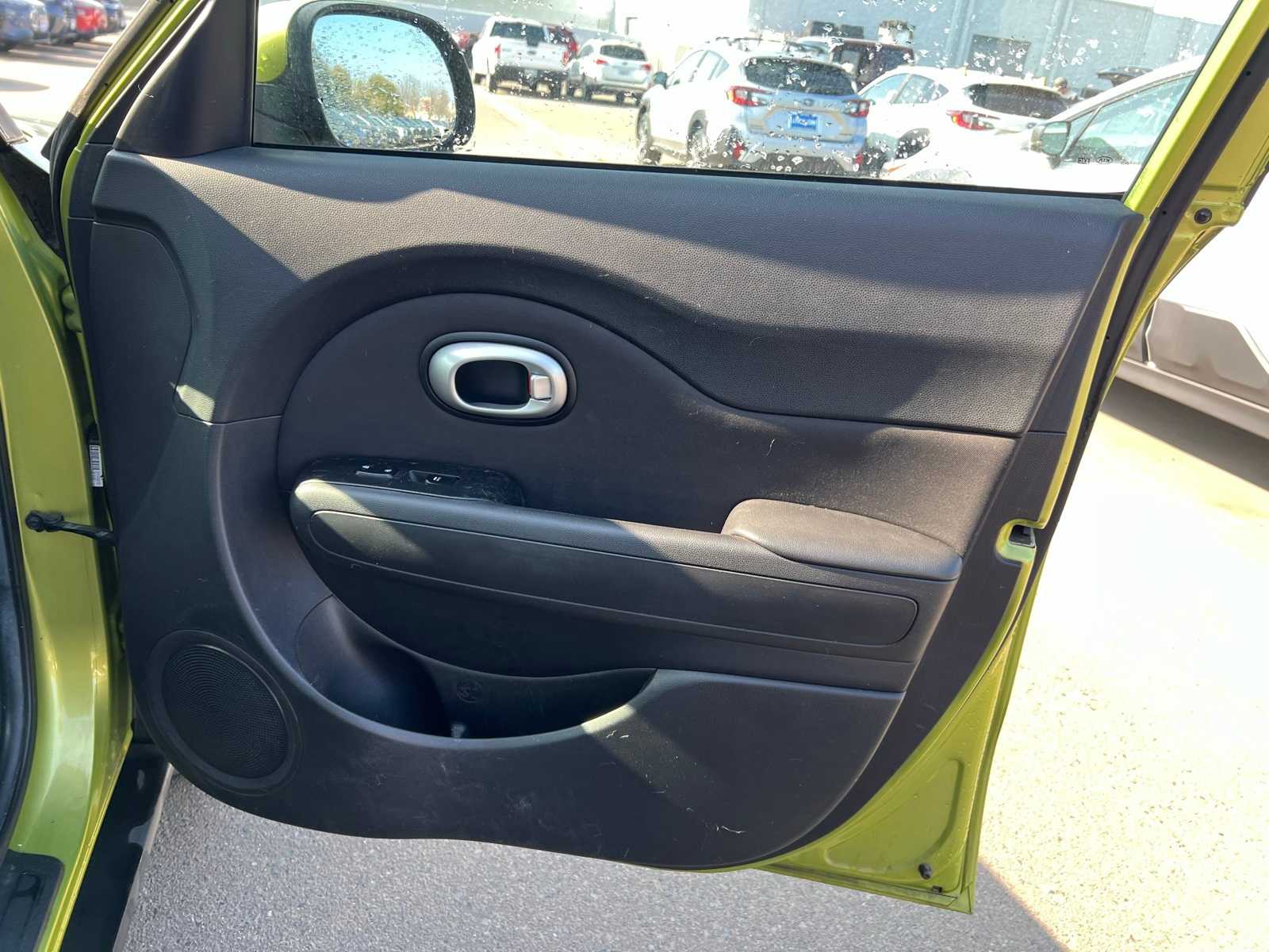 Thumbnail: 2014 Kia Soul - 27