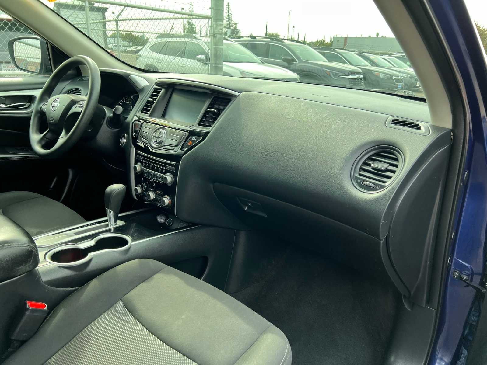 Thumbnail: 2020 Nissan Pathfinder - 25