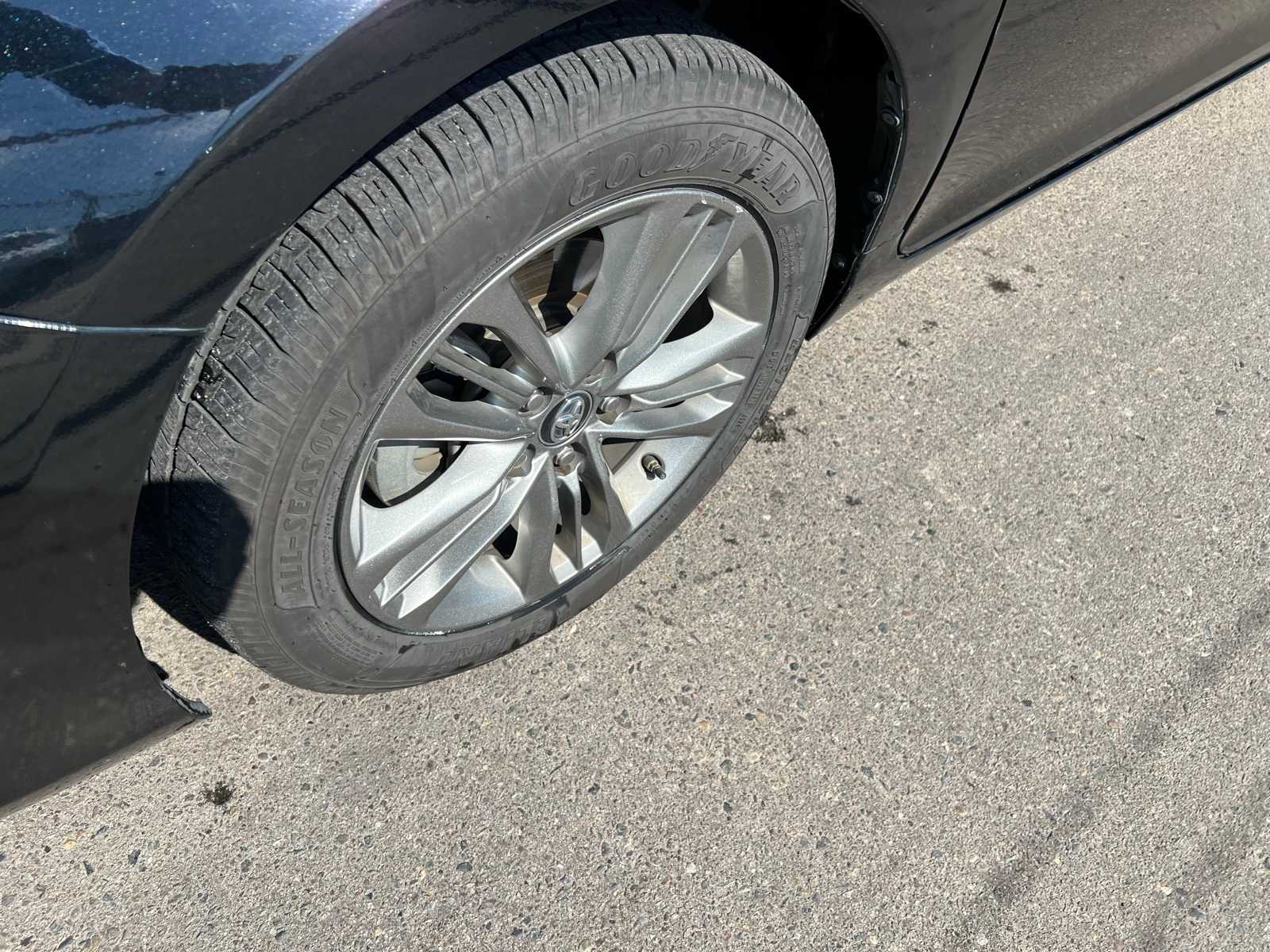 Thumbnail: 2017 Toyota Camry - 12