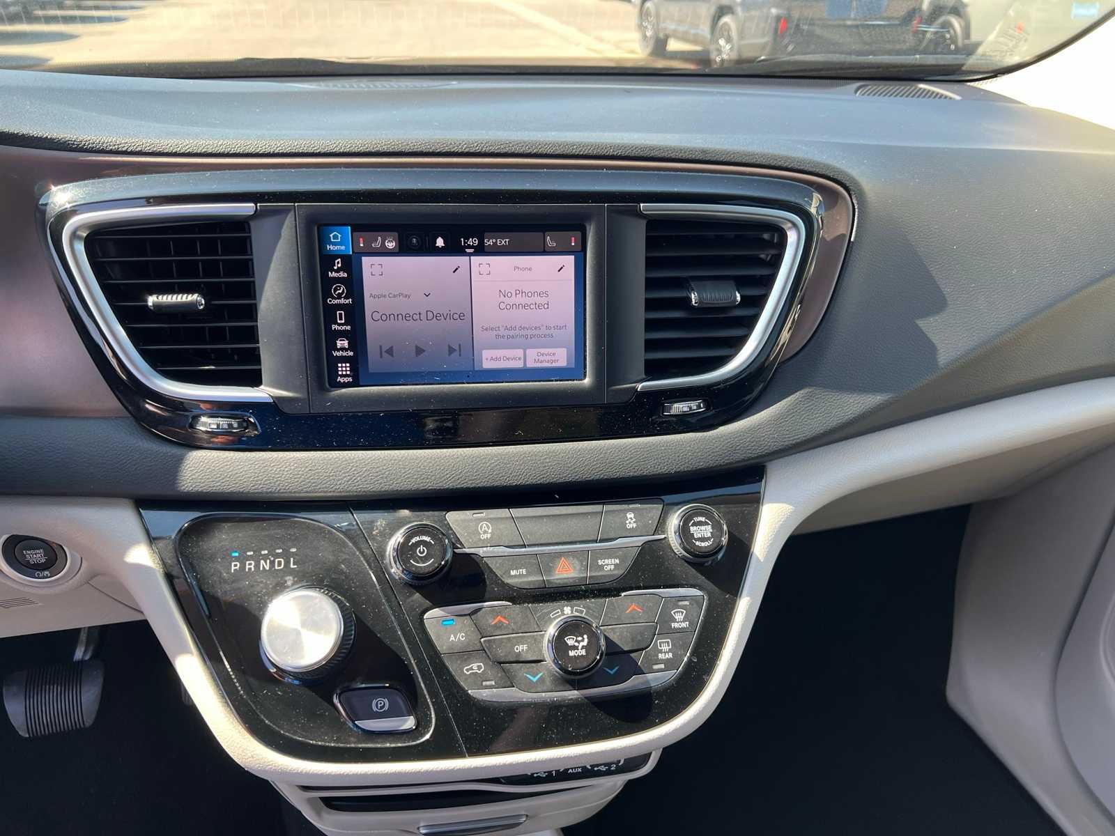 Thumbnail: 2023 Chrysler Voyager - 30