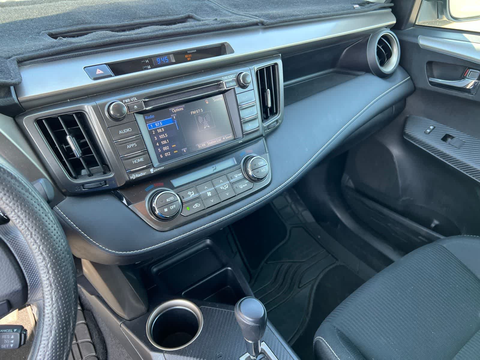 Thumbnail: 2015 Toyota RAV4 - 31