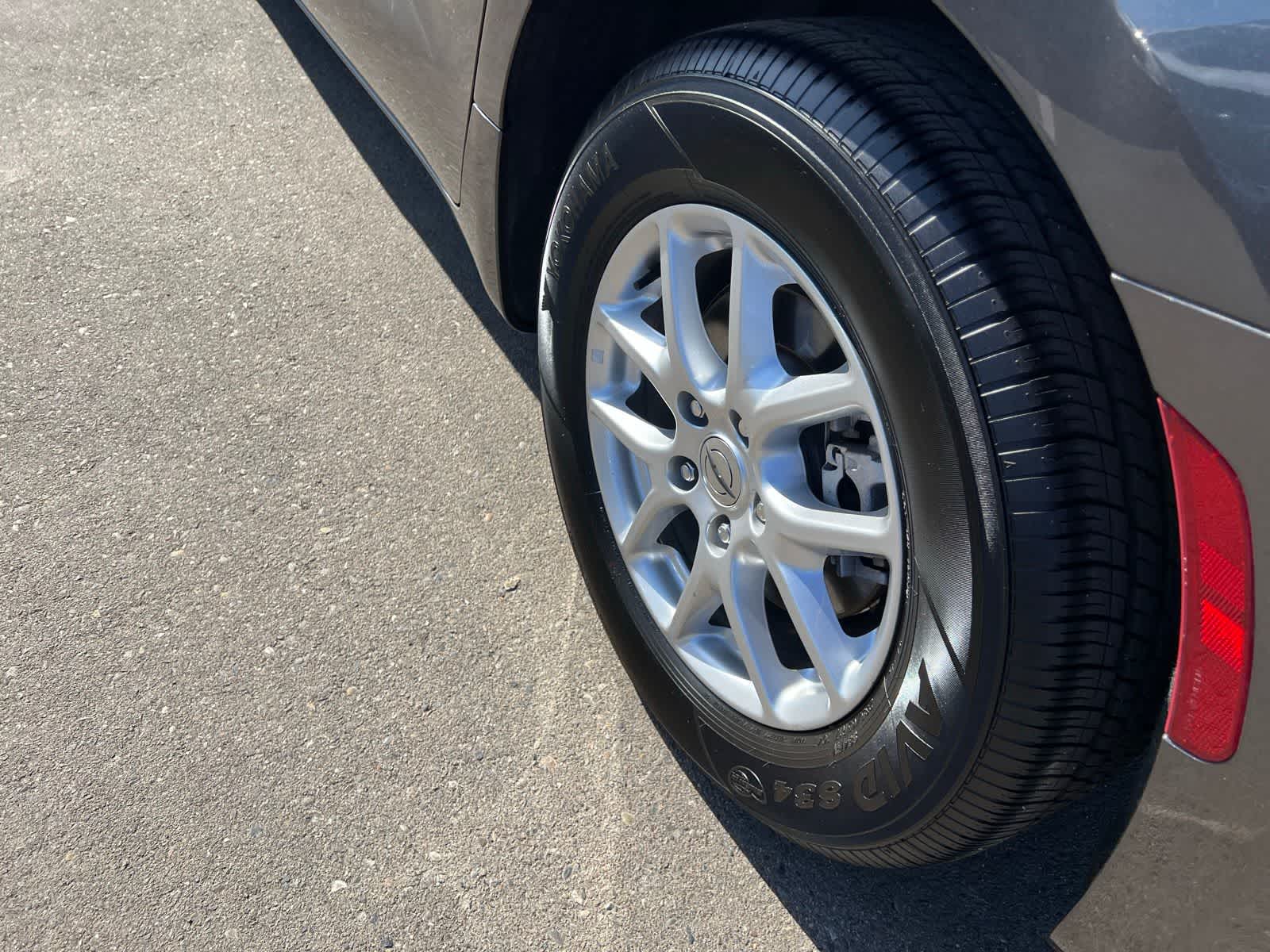 Thumbnail: 2023 Chrysler Pacifica - 16