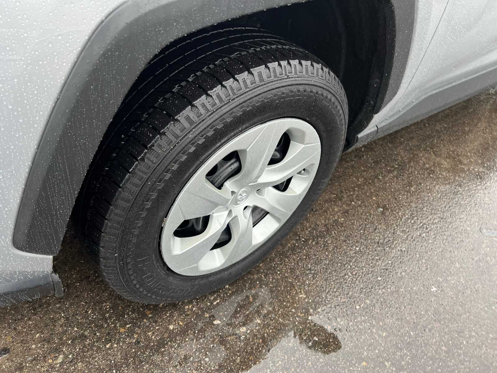 Thumbnail: 2022 Toyota RAV4 - 13