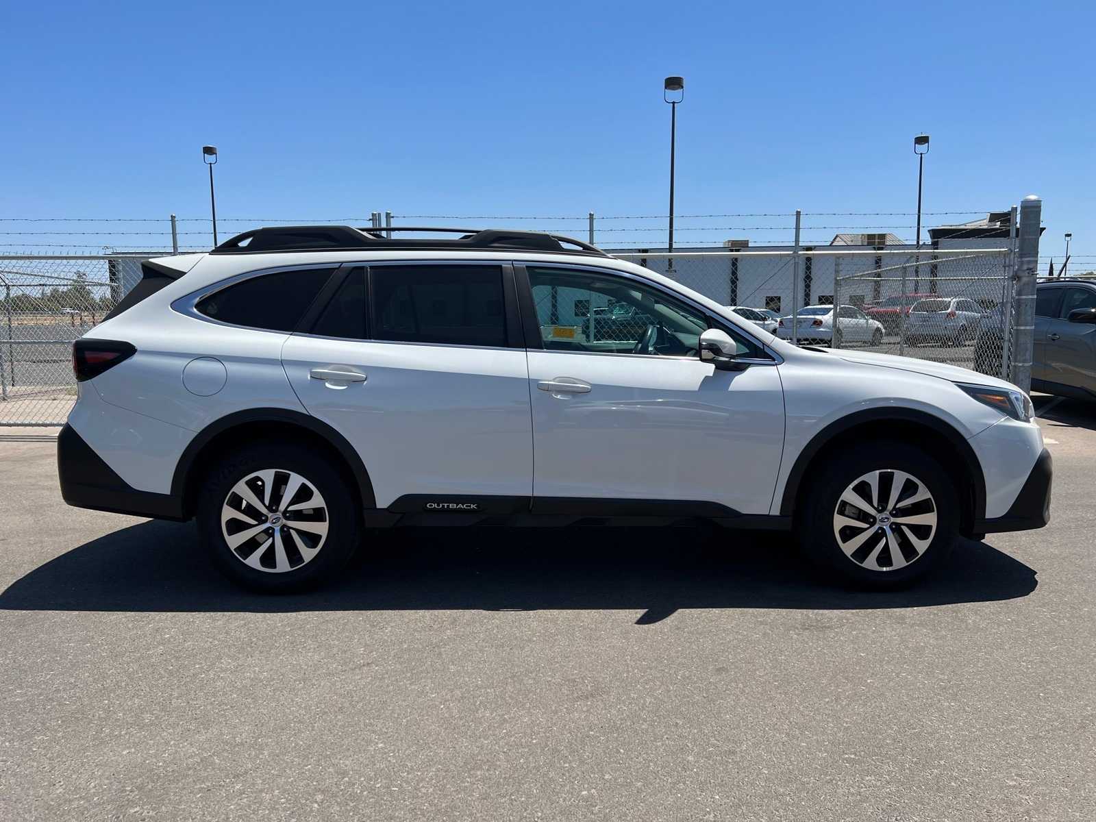 Thumbnail: 2022 Subaru Outback - 10