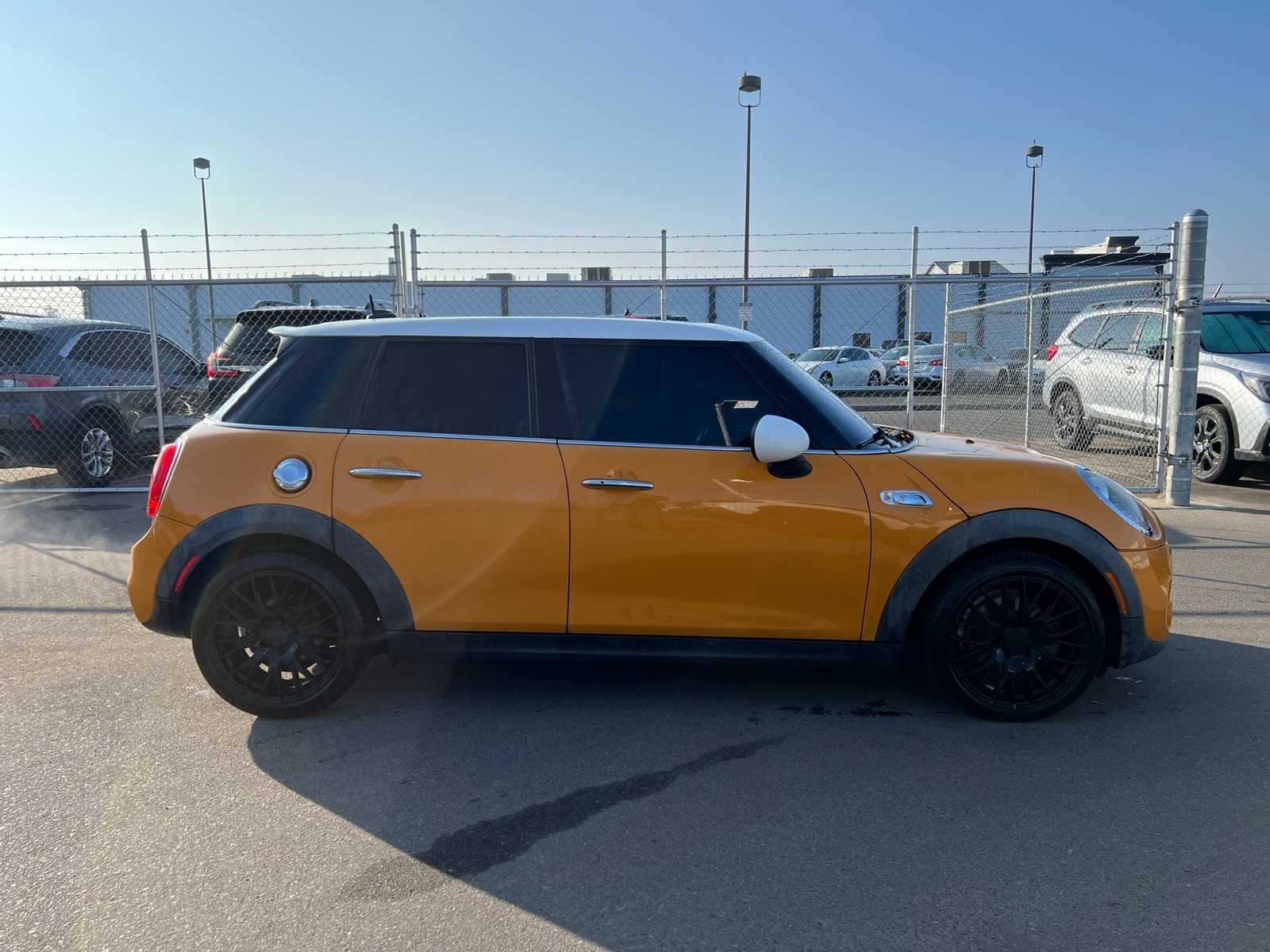Thumbnail: 2017 MINI Cooper Hardtop - 9