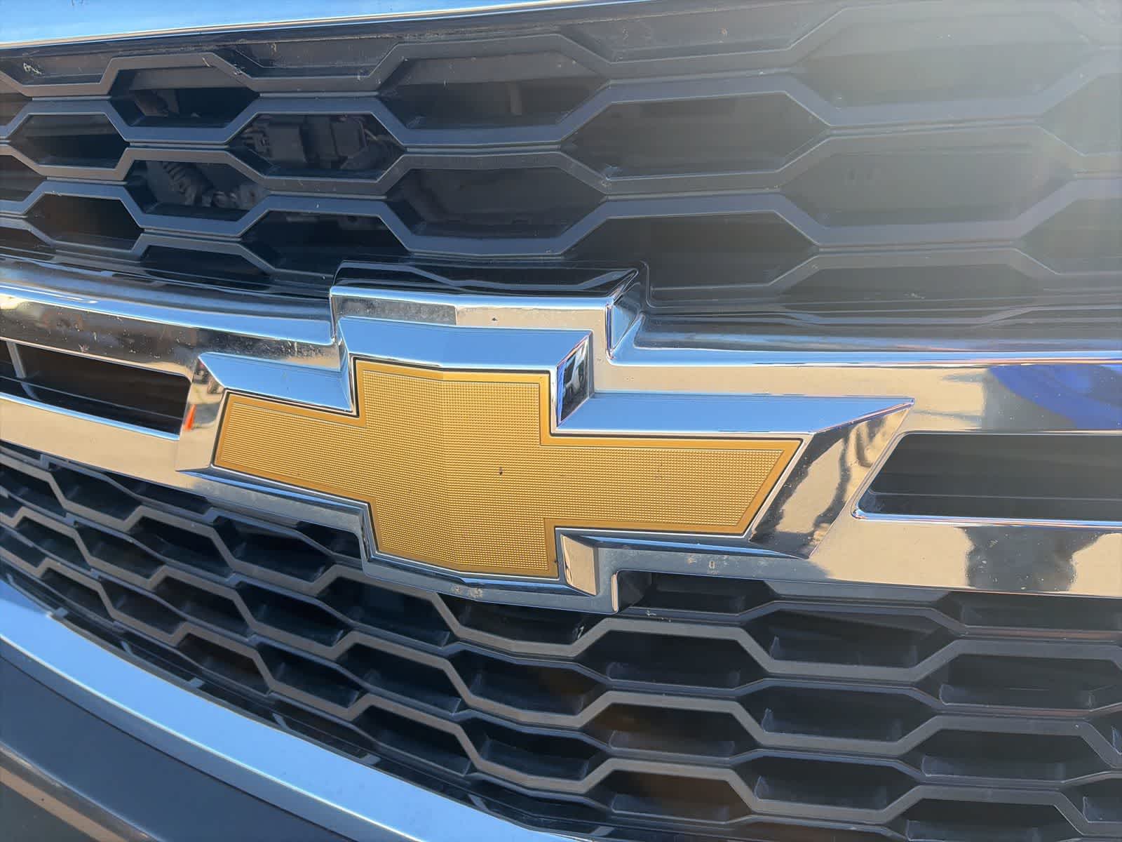 Thumbnail: 2017 Chevrolet Suburban - 3