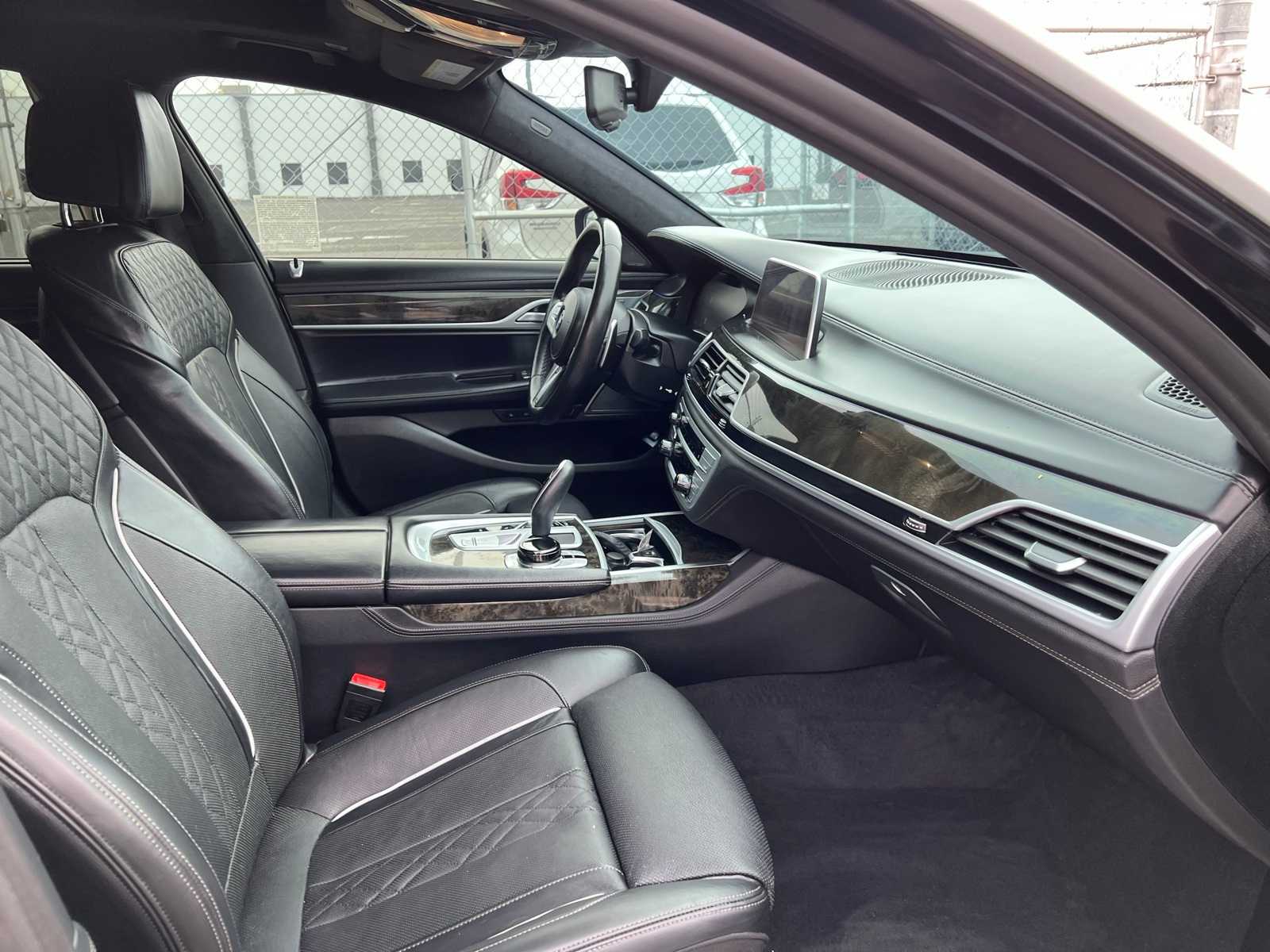 Thumbnail: 2021 BMW 7 Series - 25