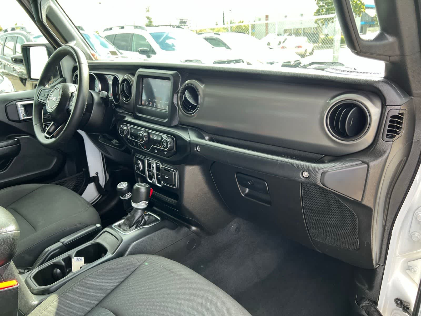 Thumbnail: 2023 Jeep Gladiator - 23