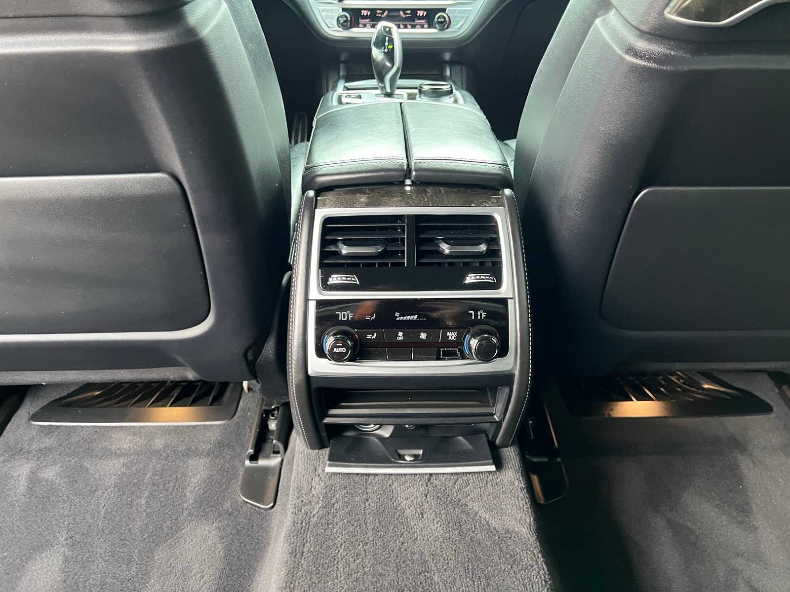 Thumbnail: 2021 BMW 7 Series - 30