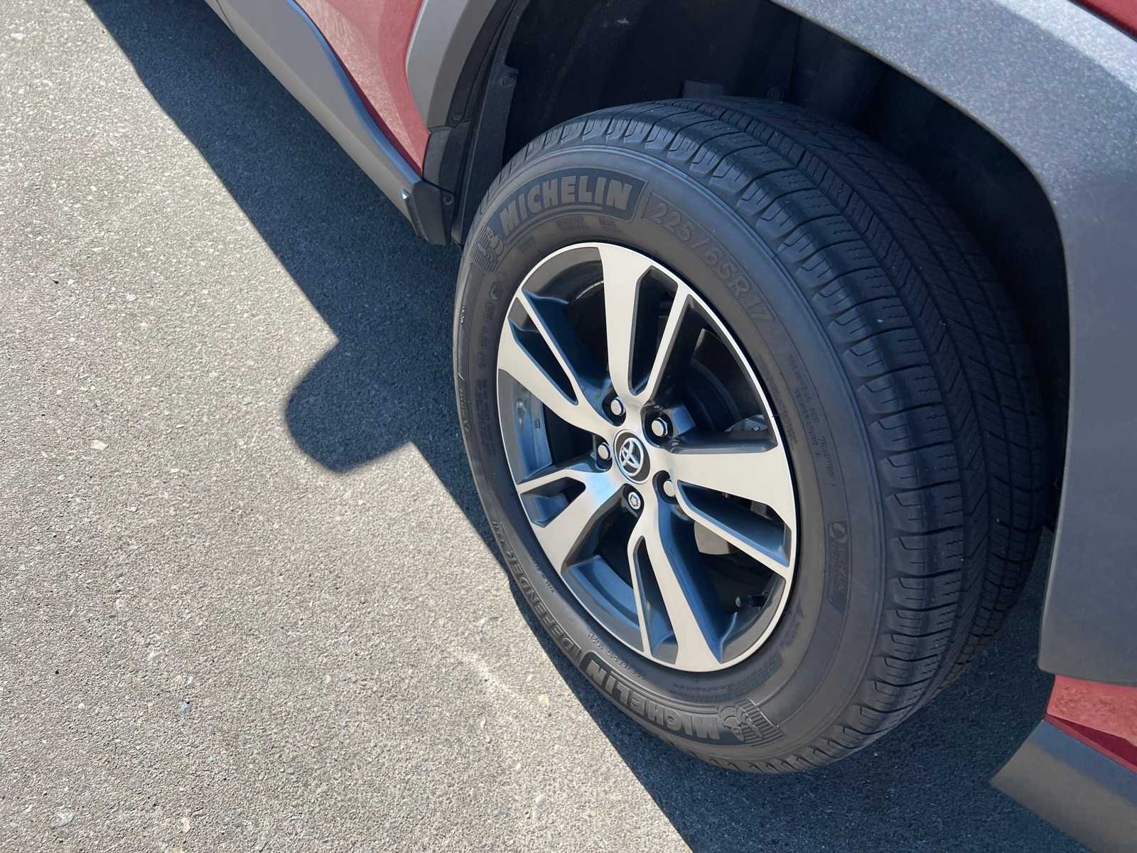 Thumbnail: 2021 Toyota RAV4 - 16