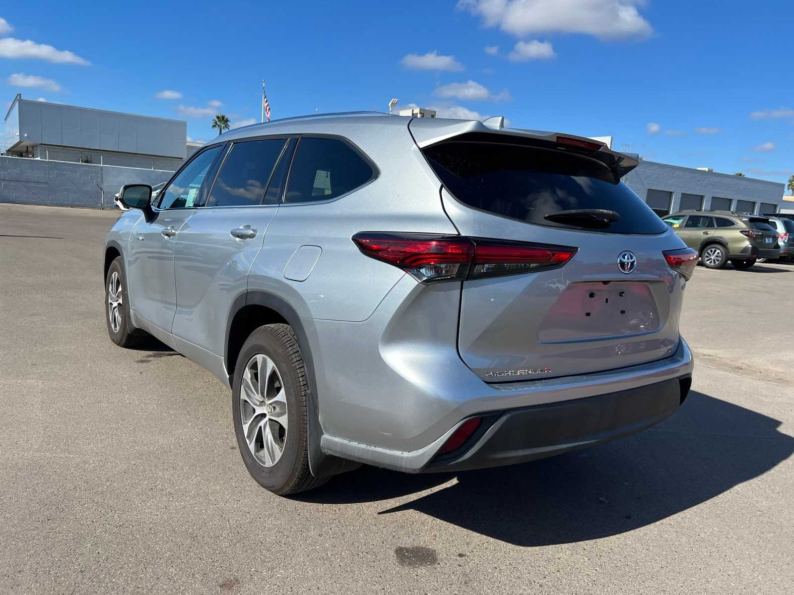 Thumbnail: 2021 Toyota Highlander - 3