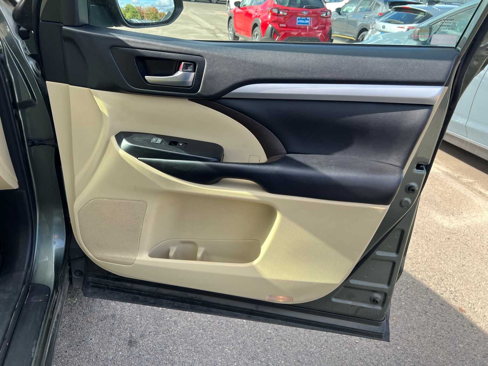 Thumbnail: 2018 Toyota Highlander - 28