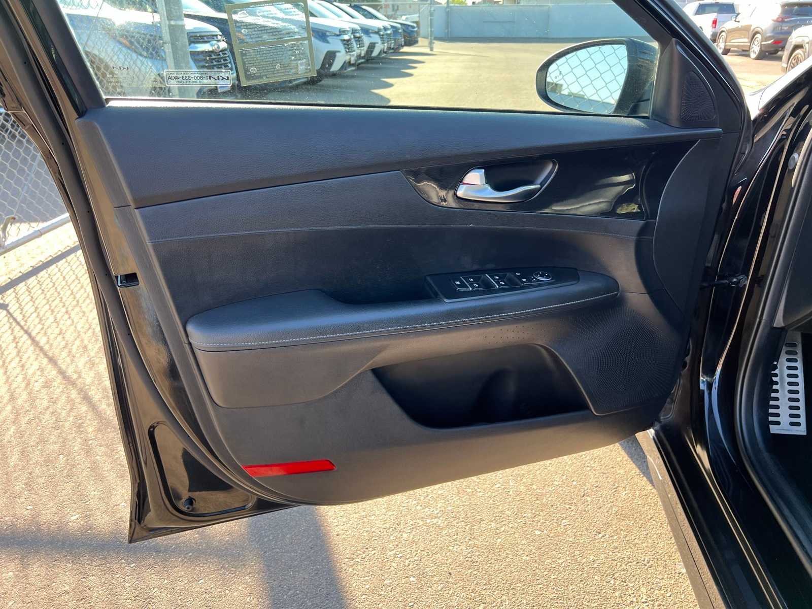 Thumbnail: 2022 Kia Forte - 16