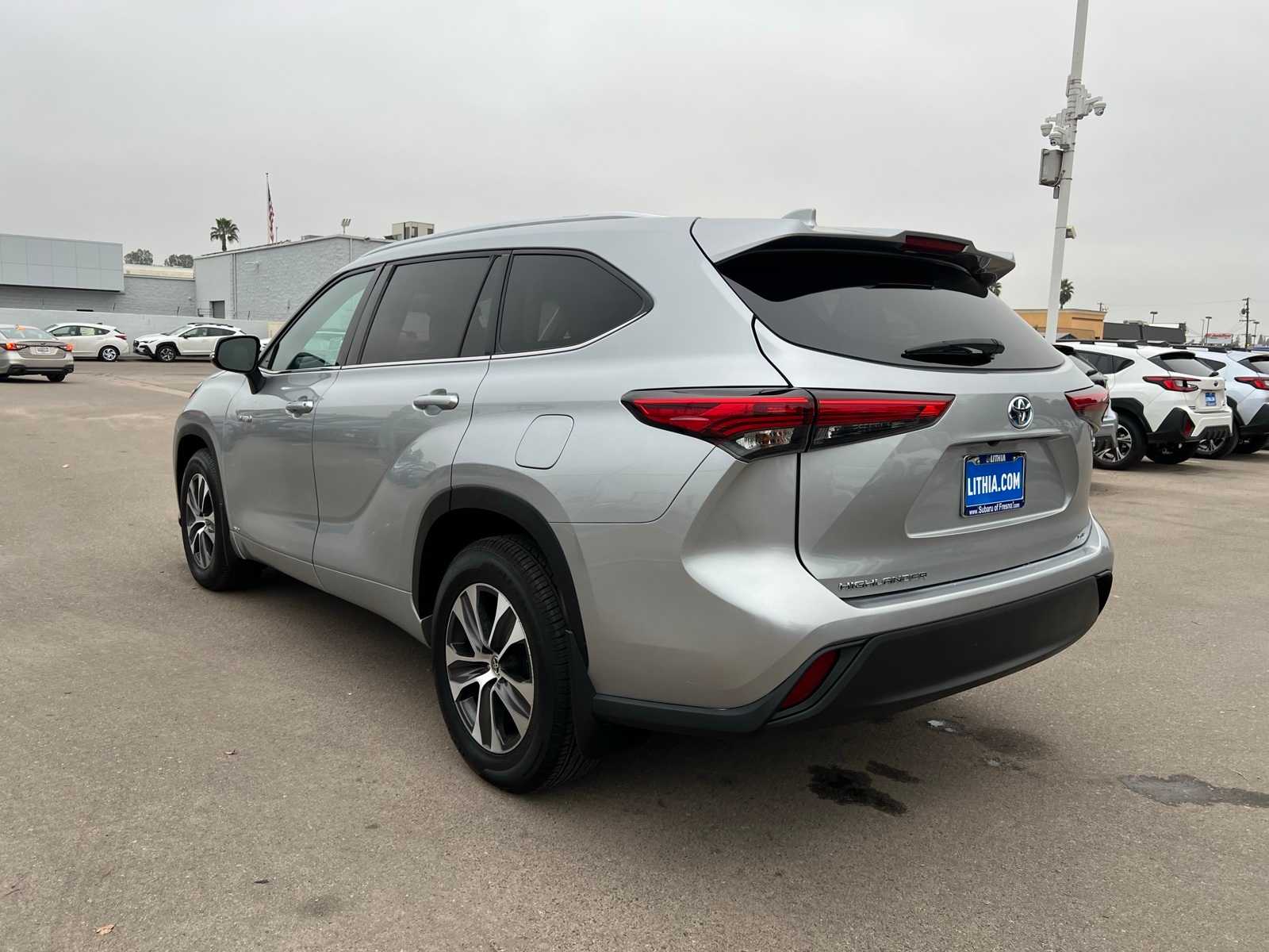 Thumbnail: 2021 Toyota Highlander - 3