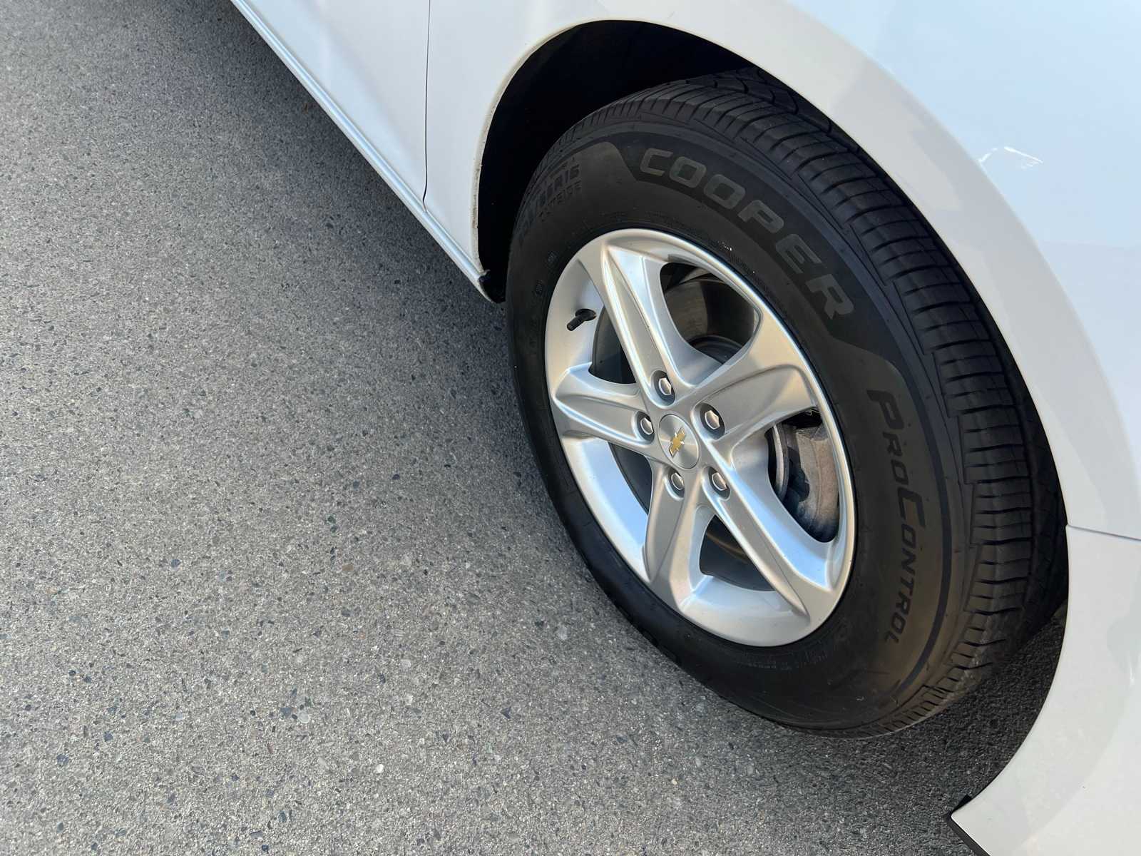 Thumbnail: 2022 Chevrolet Malibu - 24