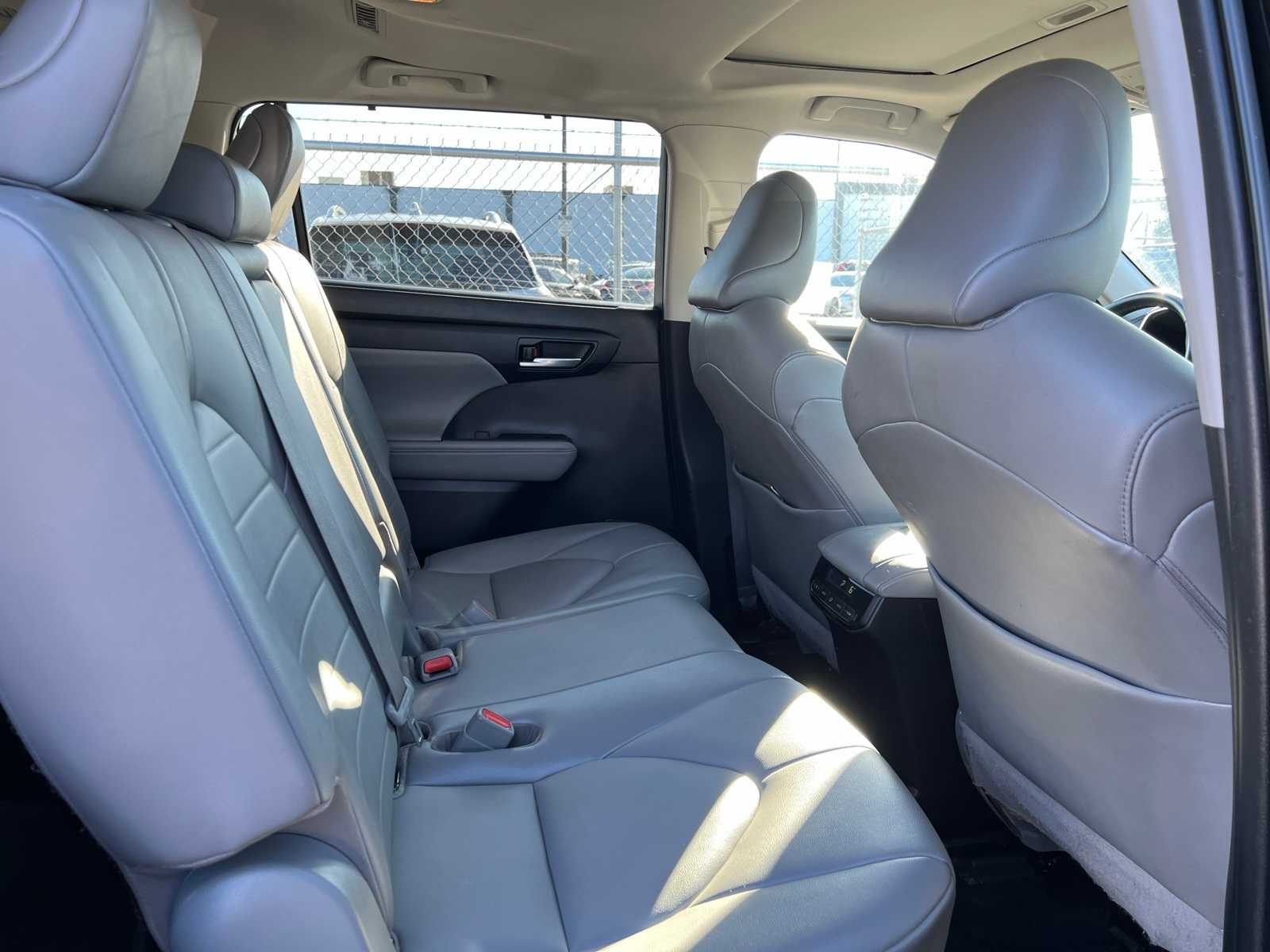 Thumbnail: 2021 Toyota Highlander - 23