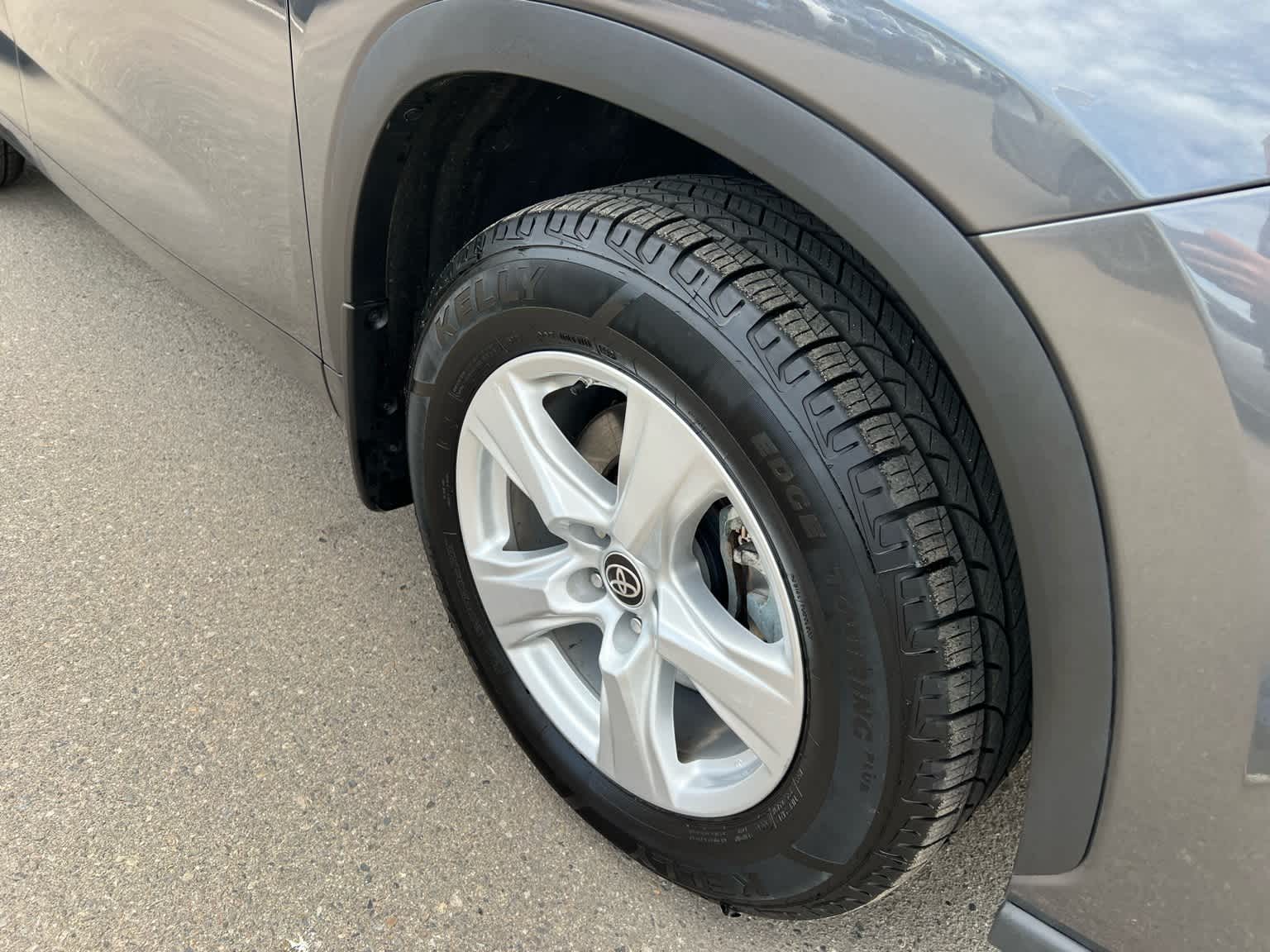 Thumbnail: 2023 Toyota Highlander - 23