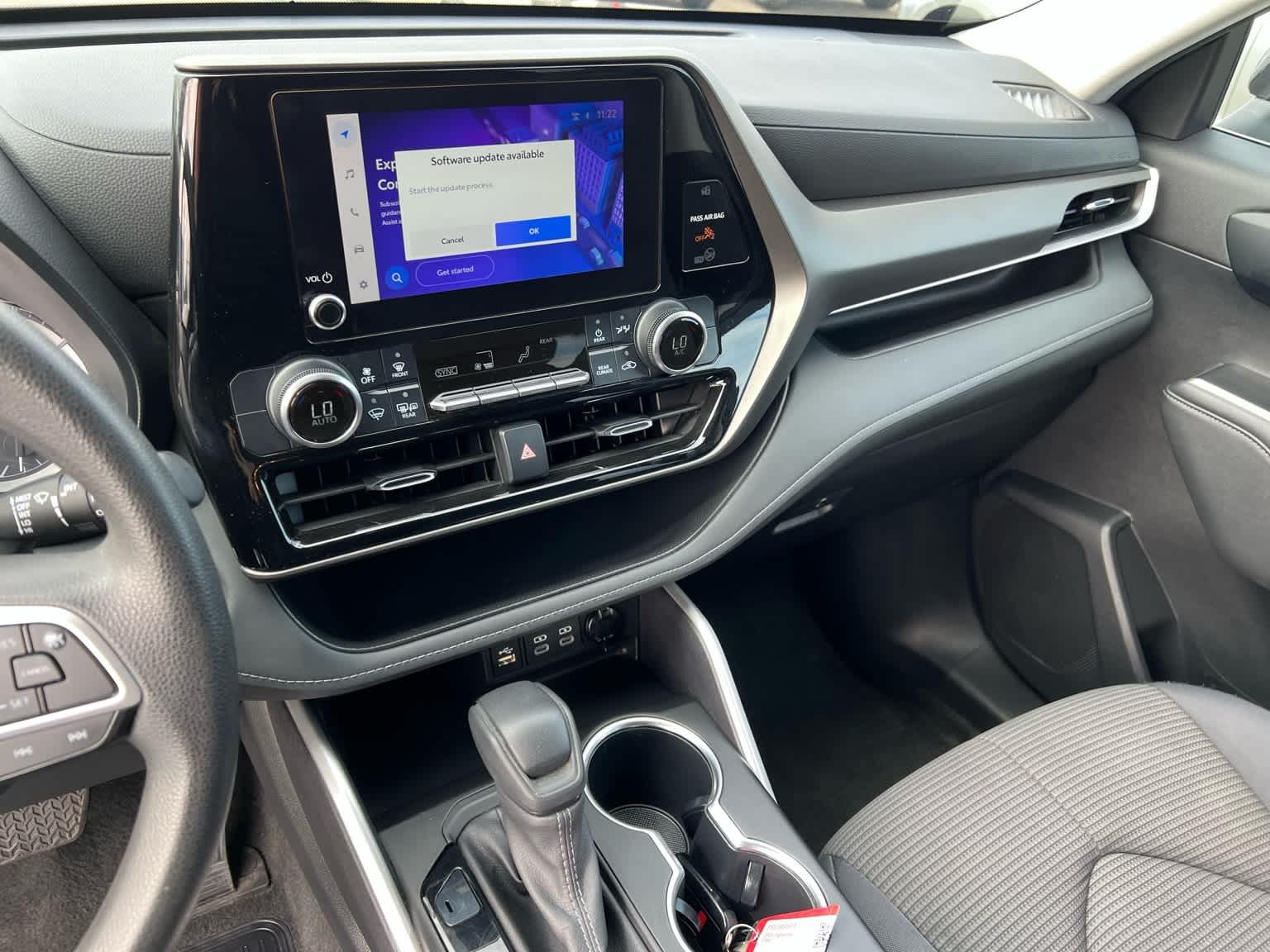 Thumbnail: 2023 Toyota Highlander - 37