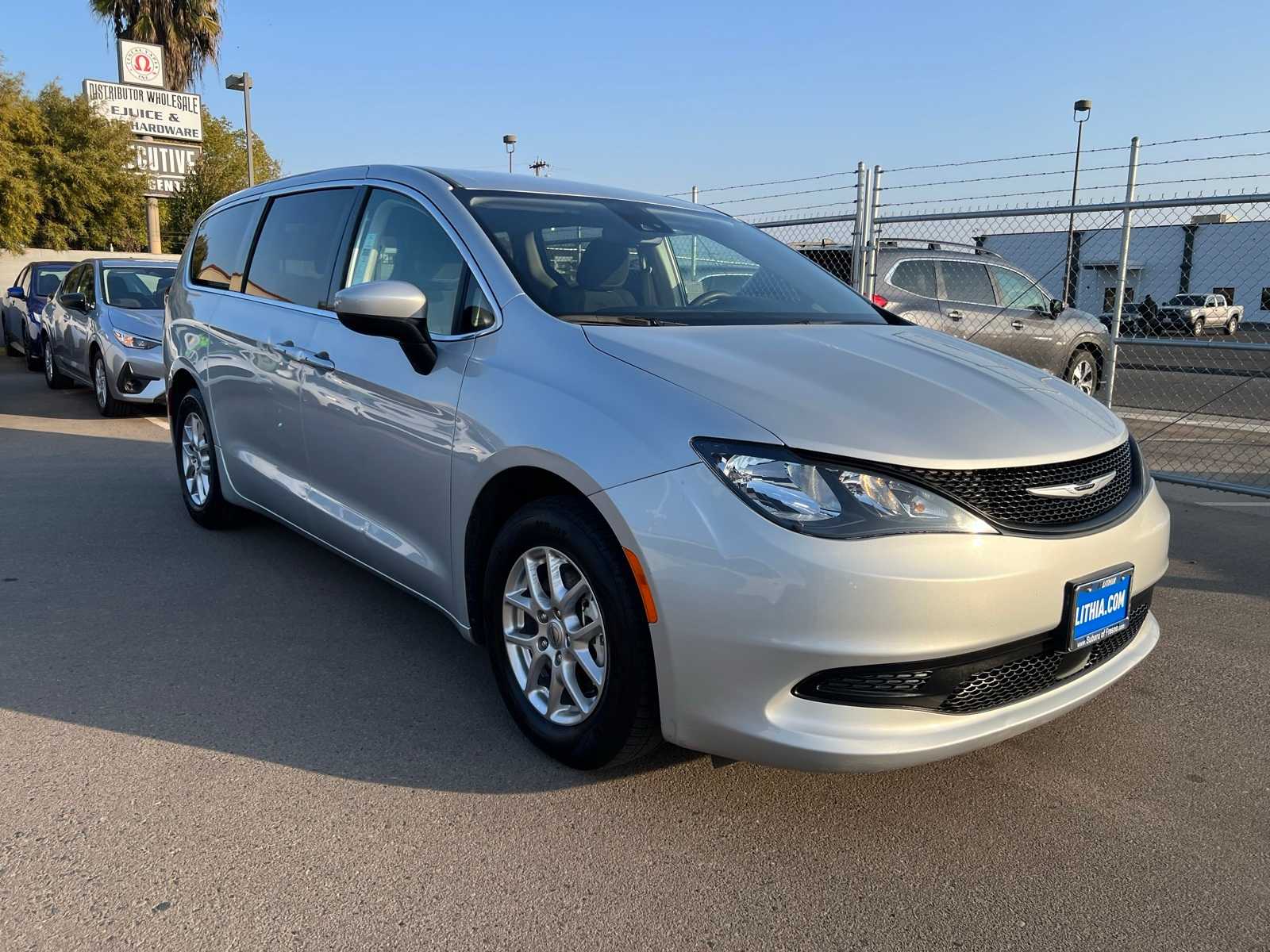 Thumbnail: 2023 Chrysler Voyager - 10