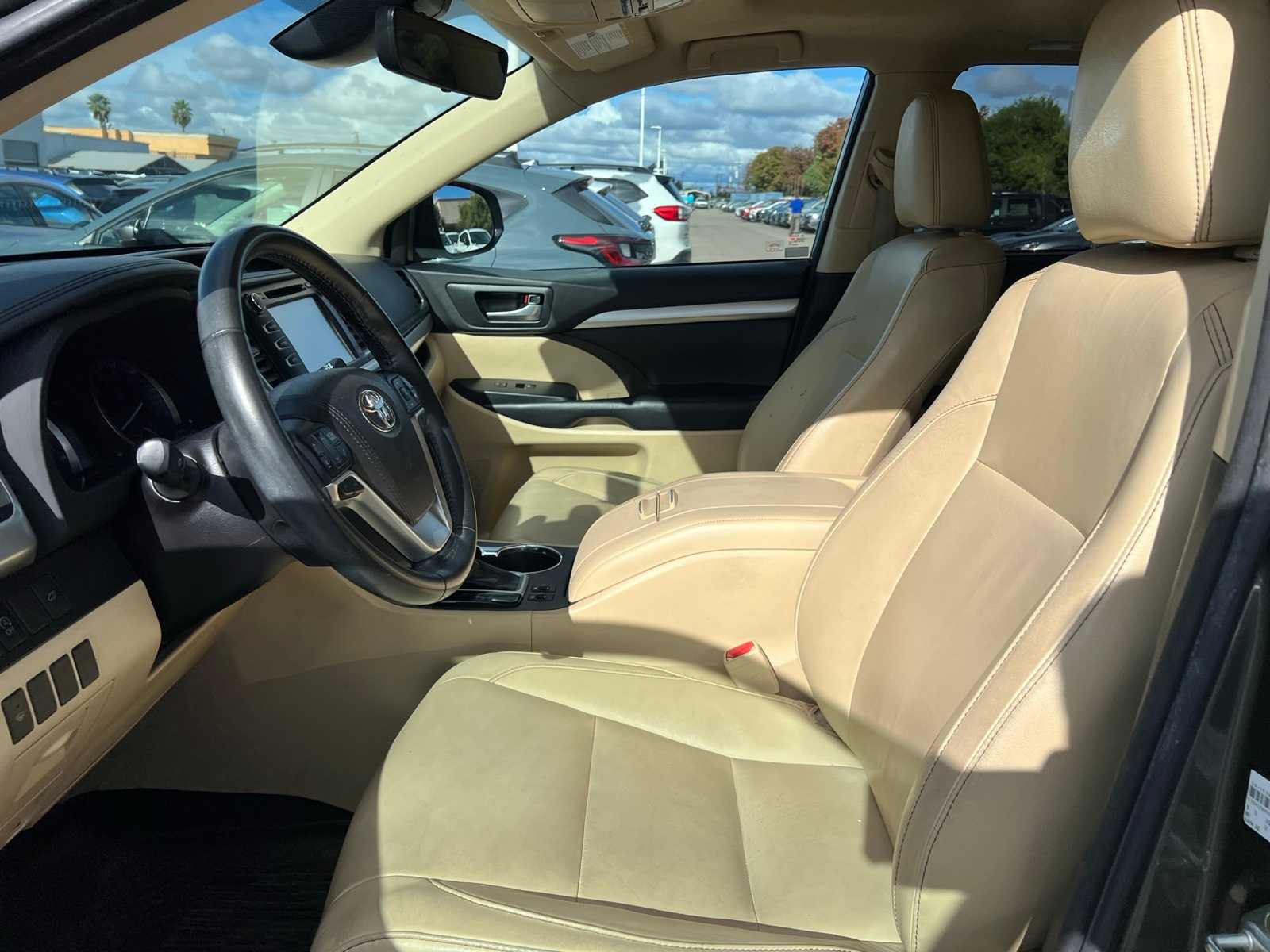 Thumbnail: 2018 Toyota Highlander - 15