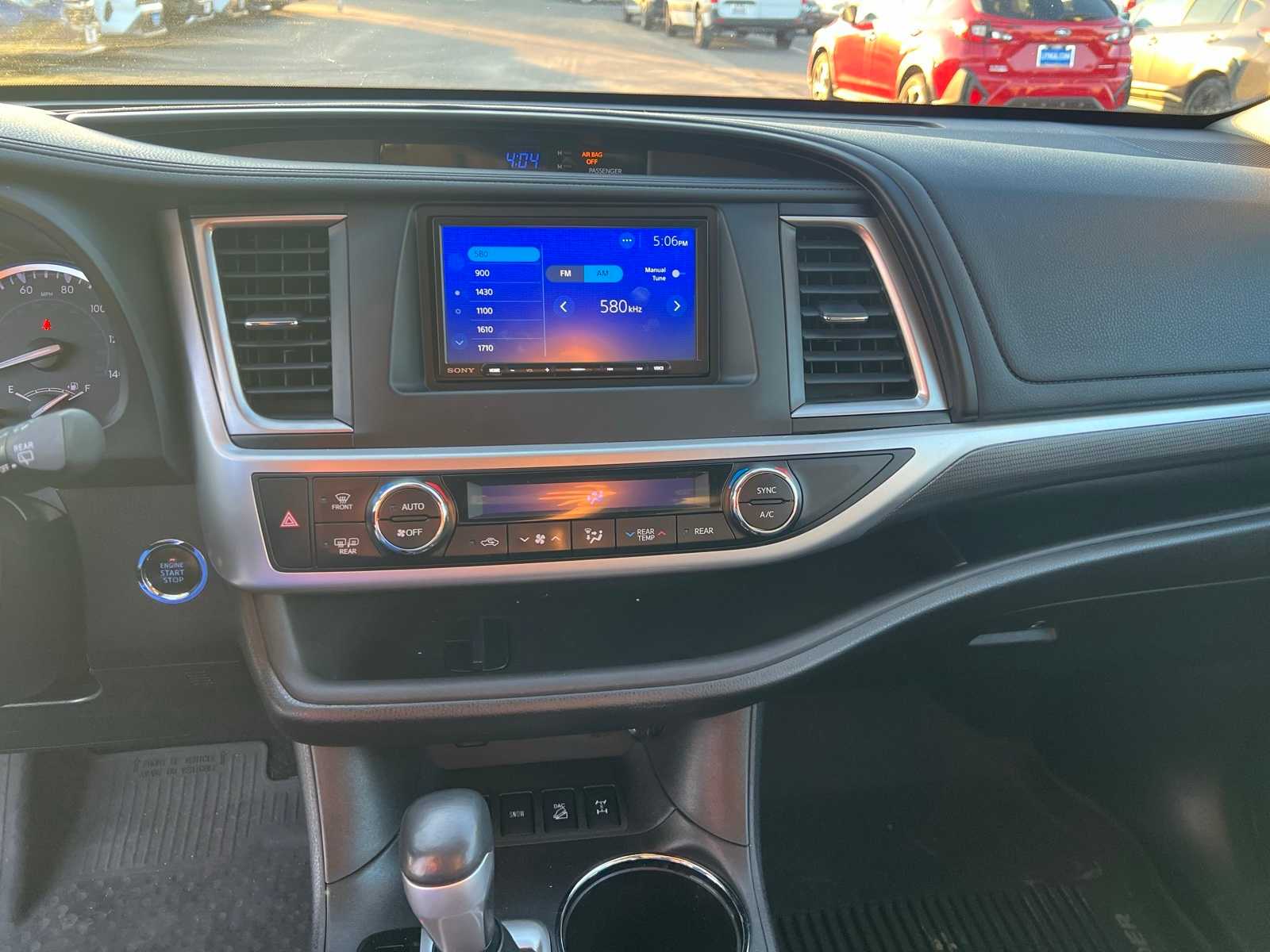 Thumbnail: 2017 Toyota Highlander - 30