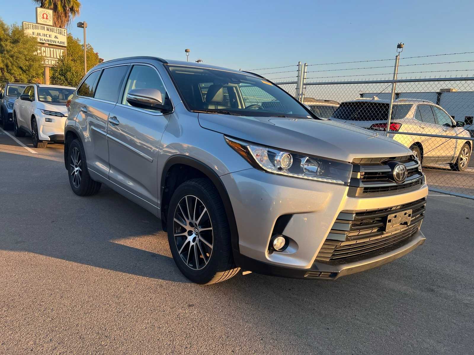 Thumbnail: 2017 Toyota Highlander - 10