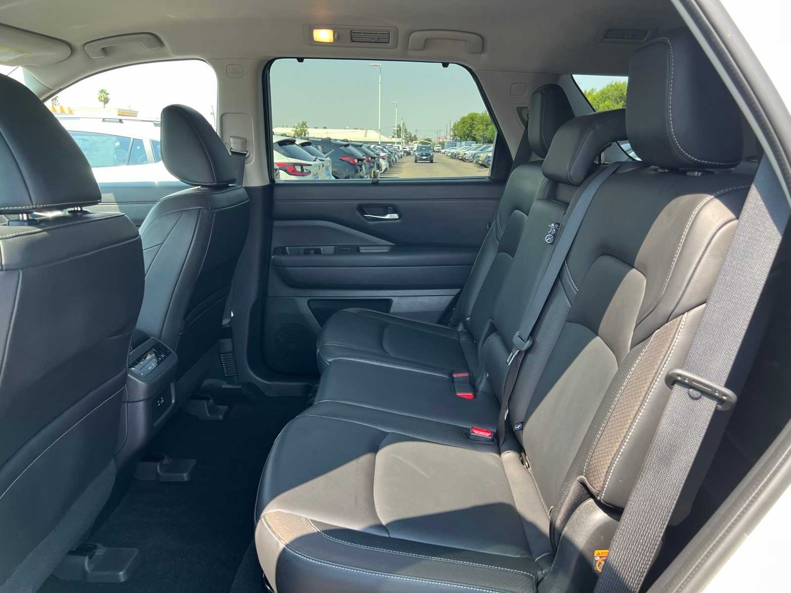 Thumbnail: 2022 Nissan Pathfinder - 19