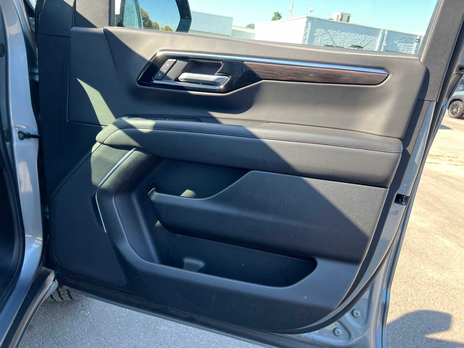 Thumbnail: 2025 Chevrolet Suburban - 26