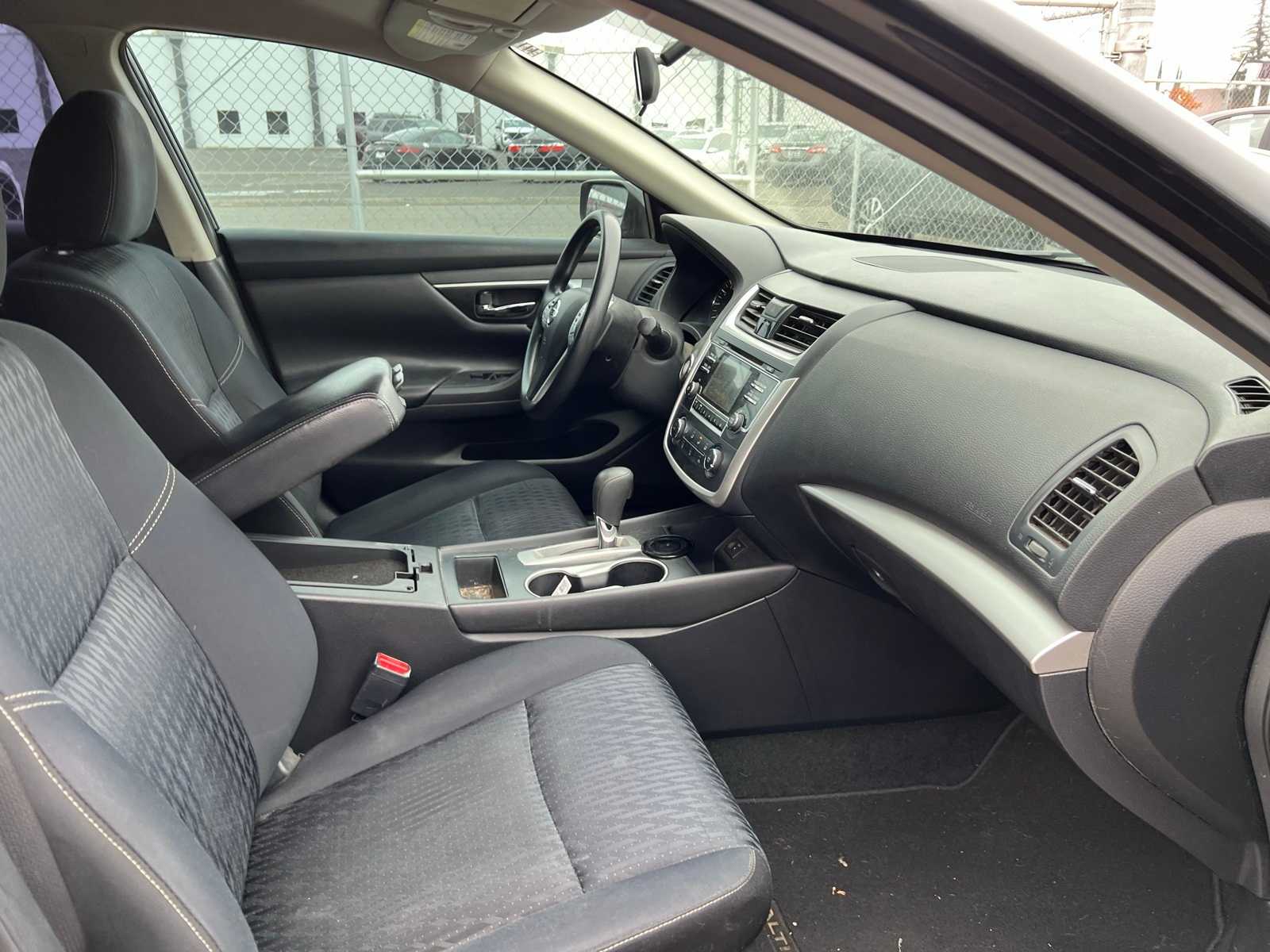 Thumbnail: 2017 Nissan Altima - 26