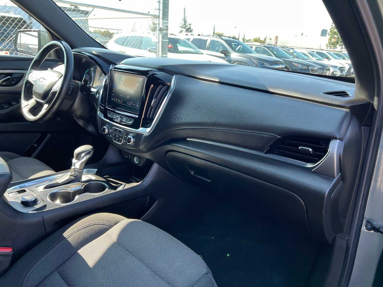 Thumbnail: 2023 Chevrolet Traverse - 26