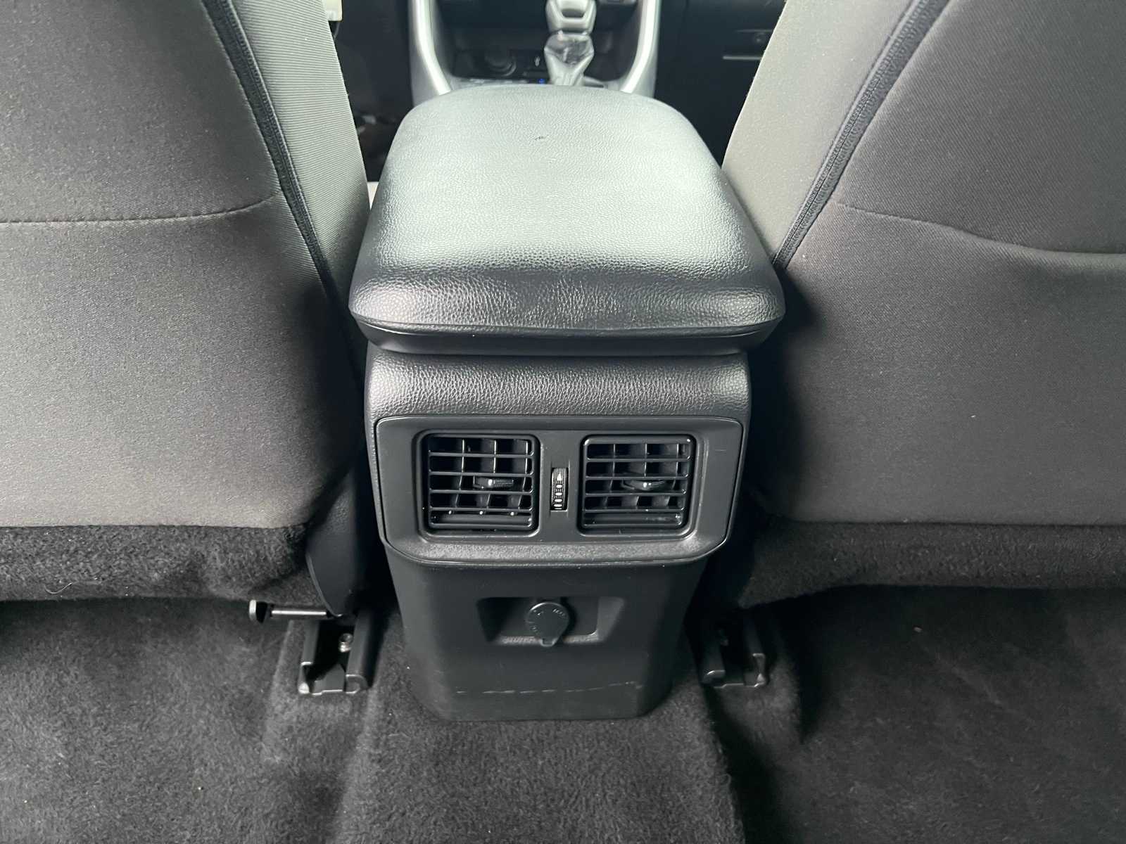 Thumbnail: 2022 Toyota RAV4 - 38